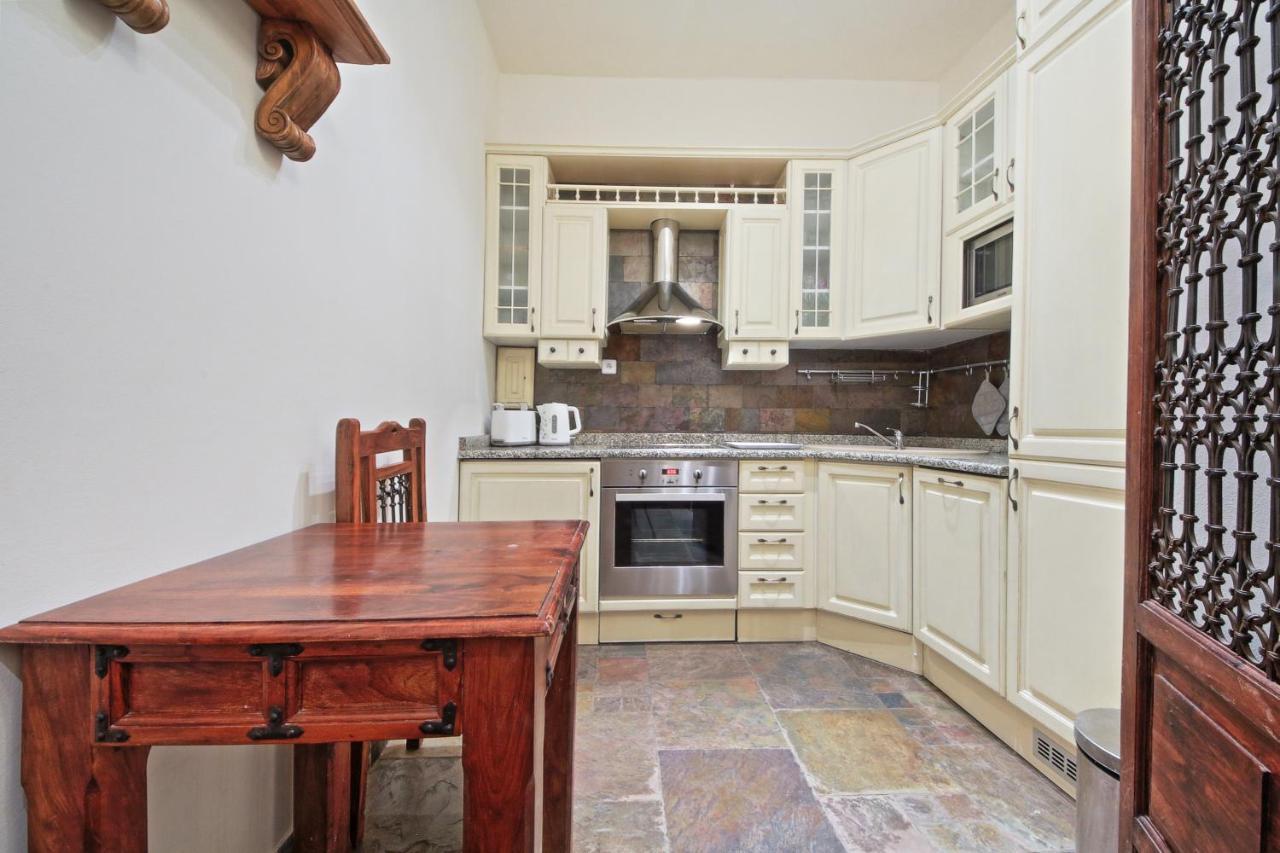 Rose Antique Apartment Прага Екстериор снимка