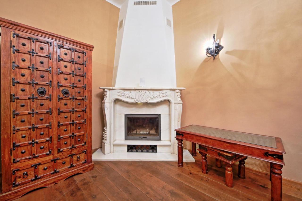 Rose Antique Apartment Прага Екстериор снимка