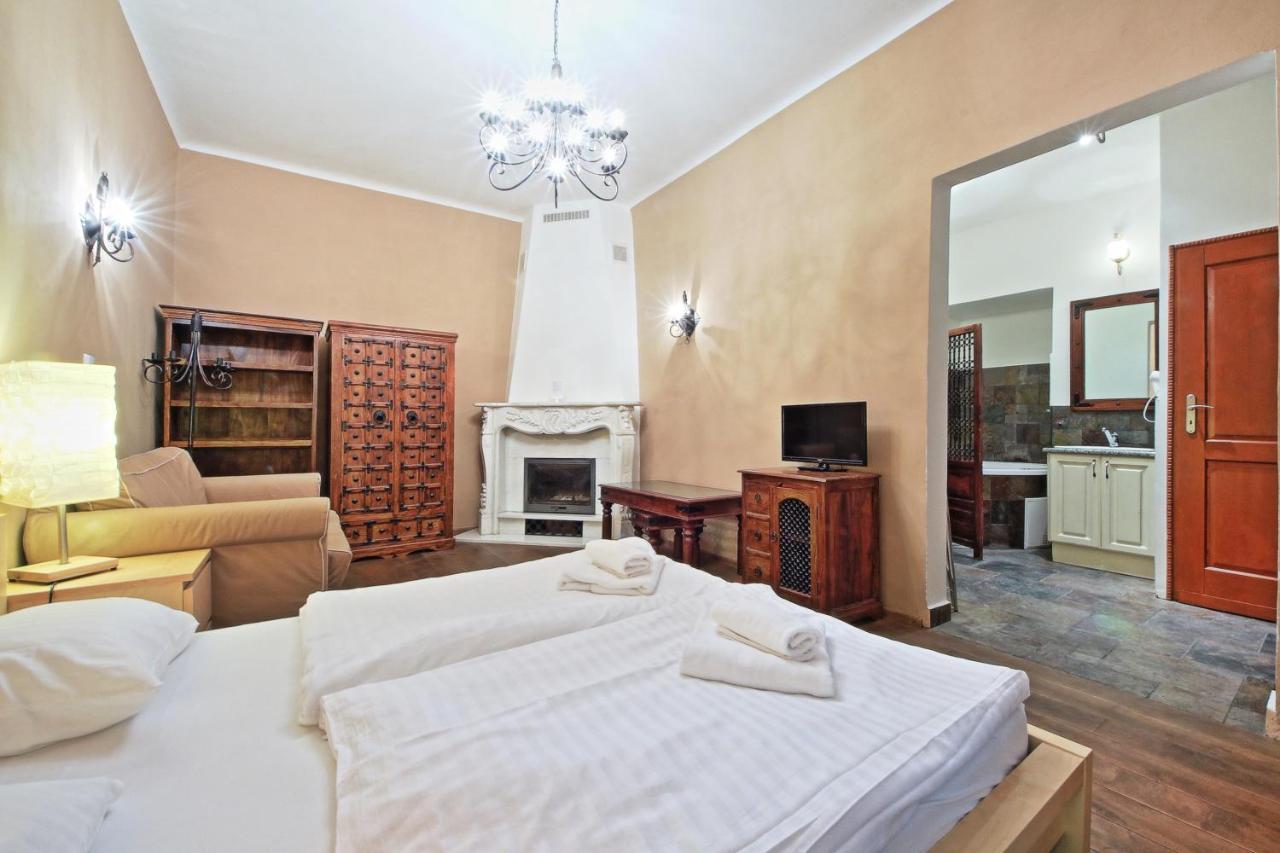 Rose Antique Apartment Прага Екстериор снимка