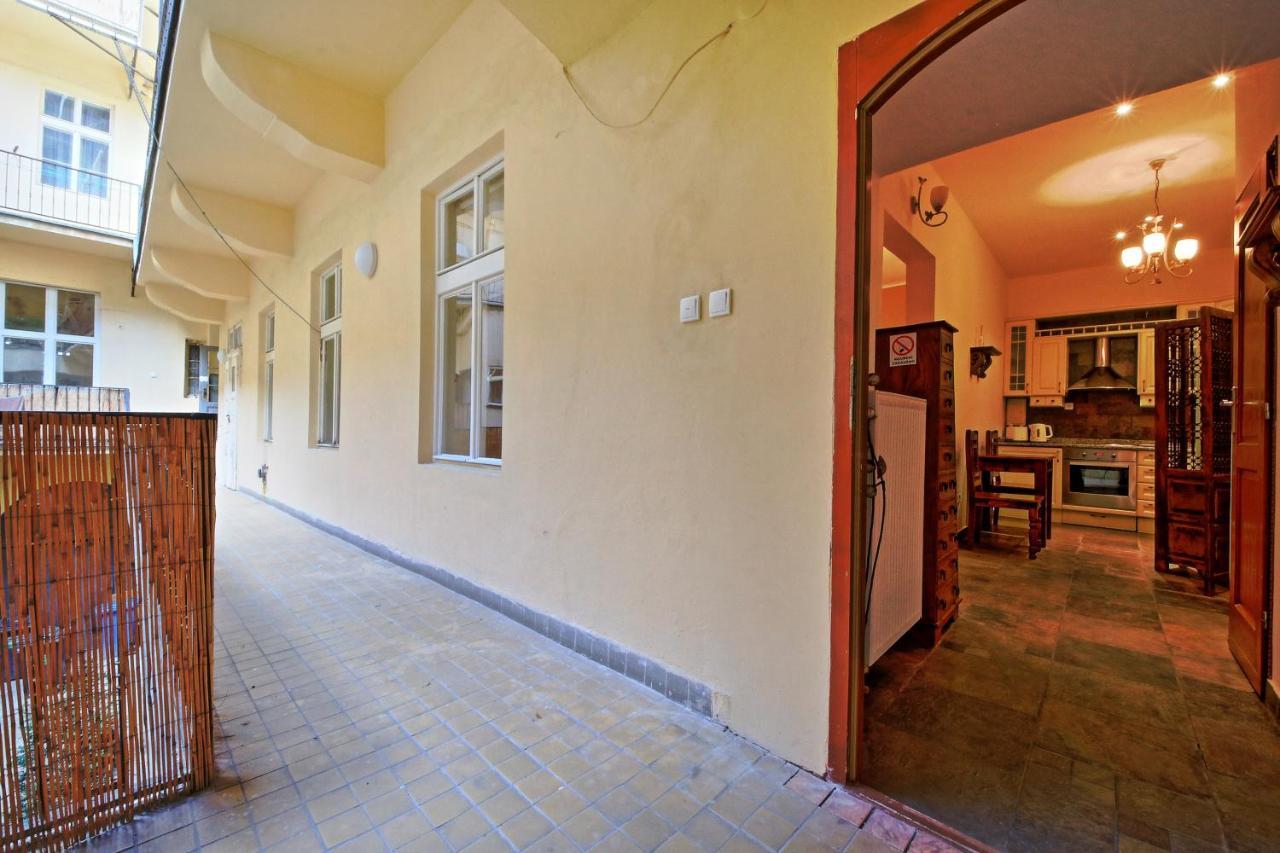 Rose Antique Apartment Прага Екстериор снимка