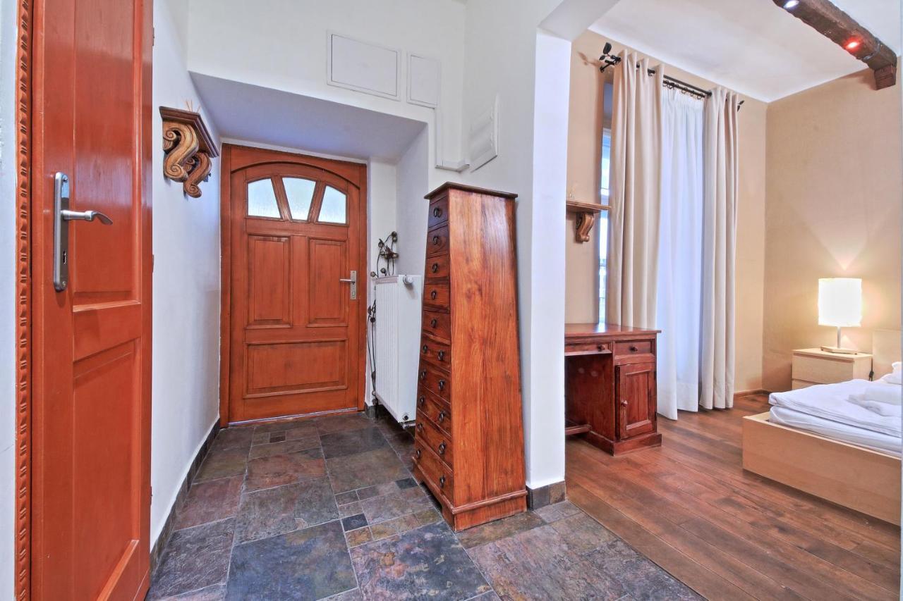 Rose Antique Apartment Прага Екстериор снимка