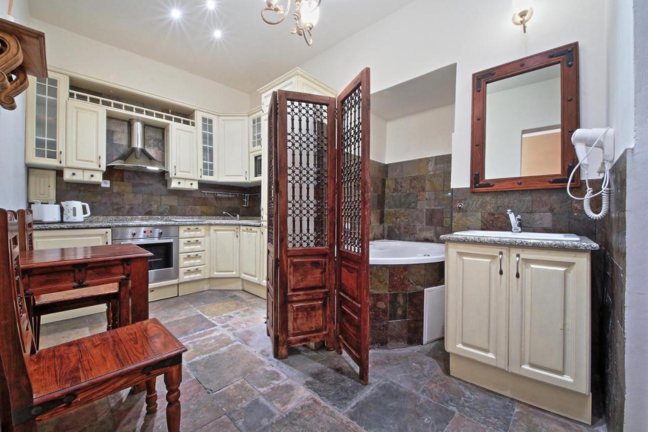 Rose Antique Apartment Прага Екстериор снимка