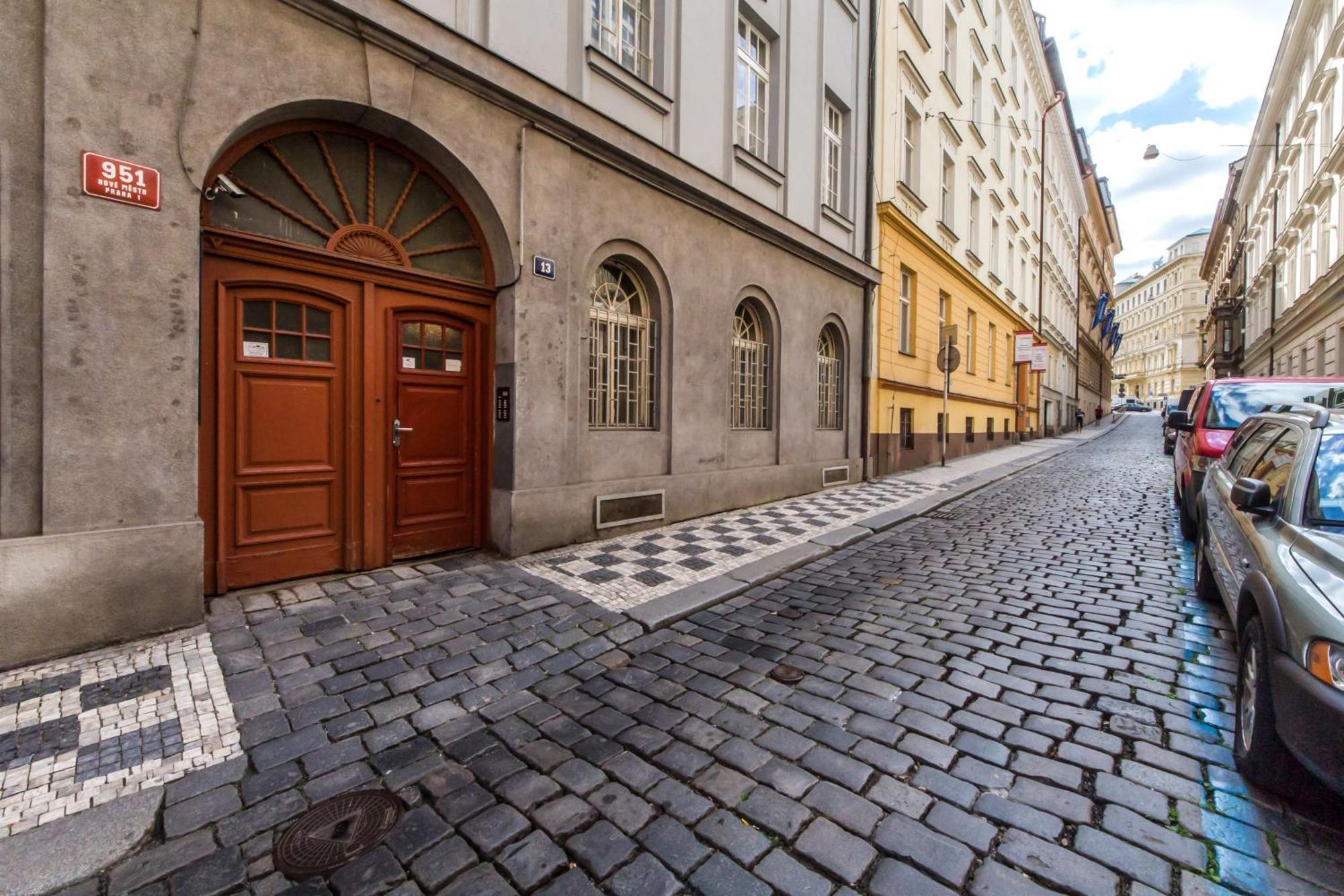 Rose Antique Apartment Прага Екстериор снимка