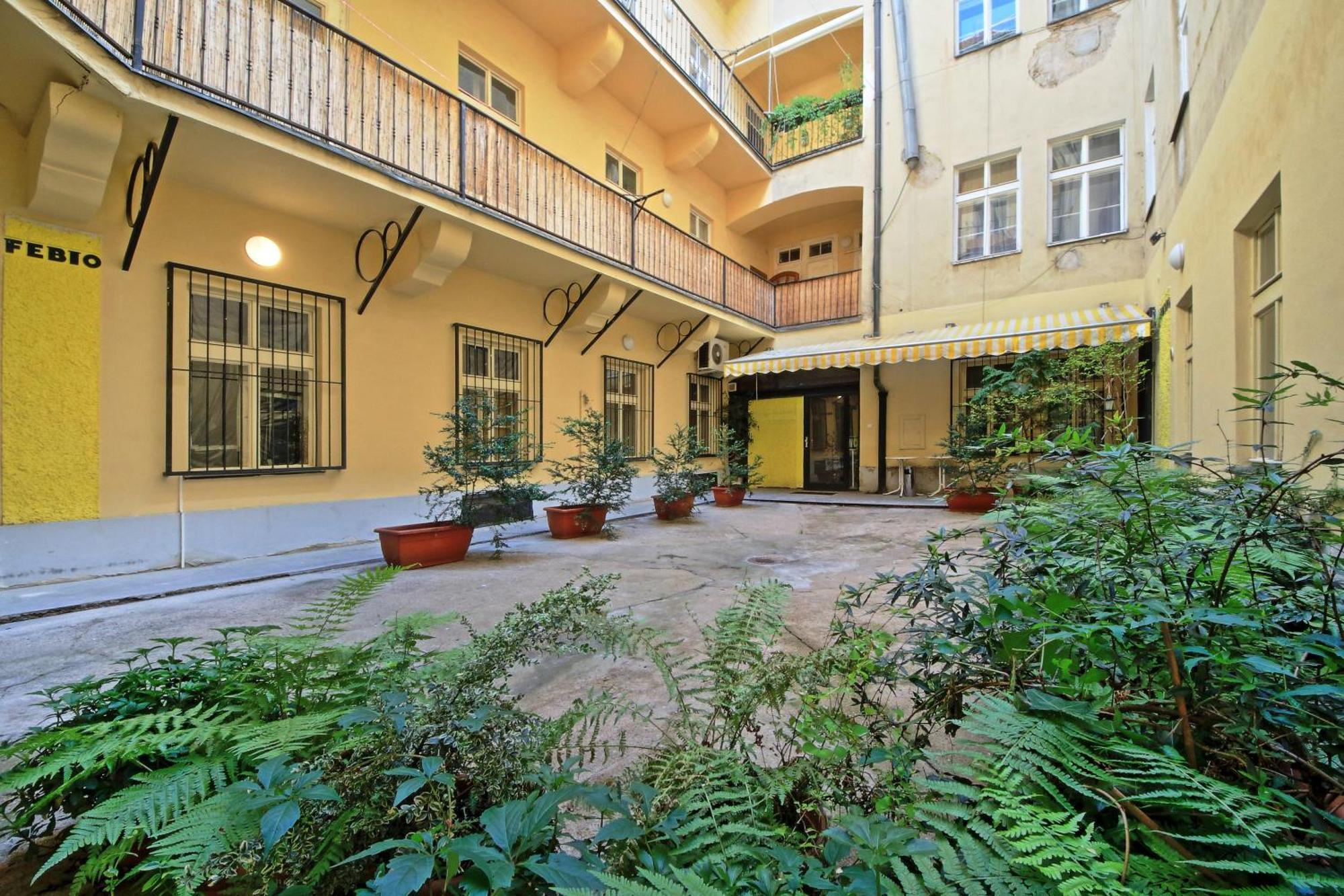 Rose Antique Apartment Прага Екстериор снимка